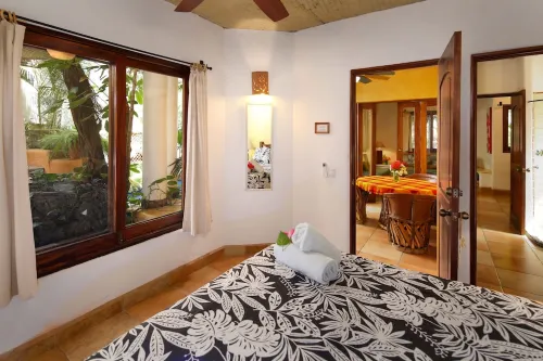 Villas del Rio: 1BR/1BA with dipping pool 1 block from the beach.