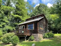 Broadwing Farm Cabins -Pine Cabin- Hot Tub with Mineral Water - Feriehus
