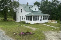 Comfy Home on 2+ acres just outside the White Mountains on the Connecticut River
