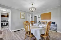 5 Bedroom 7 Beds Cozy and Spacious Home