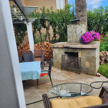 ORIGINAL 1927 COZY LAKEFRONT BUNGALOW WITH WRAP AROUND PORCH Отели рядом с достопримечательностью «Лейк-Освего Сениор Хай Скул»