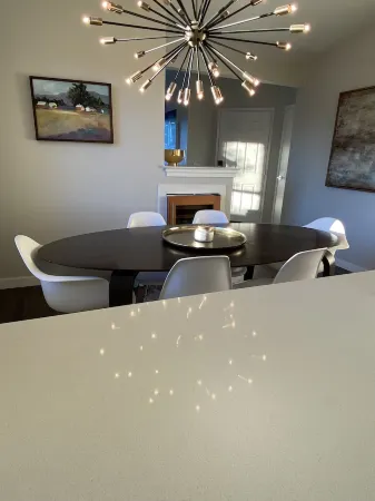 Coastal Condo w/Great Amenities, Walkable to Beach Отели рядом с достопримечательностью «Солт Крик Бич»