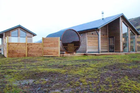 Sensational cabin with hot tub, sauna, fire place, 85" TV and magical views Отели в г. Grimsnes- og Grafningshreppur