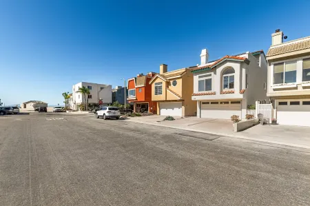 STUNNING! Ocean Views!! Lux Remodeled Modern Beach House. +PELETON .
