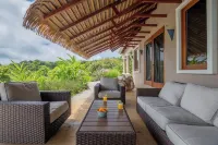 Whale Watchers Villa With Stunning Ocean View