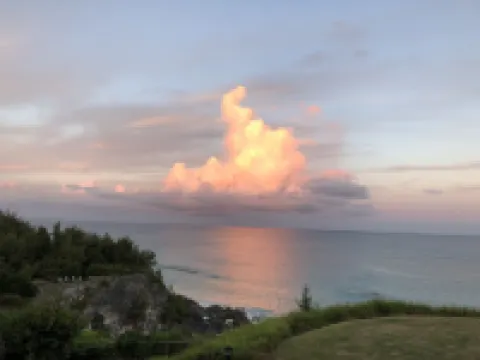 Sand Pebble 1 Bdrm Apt on Marley Beach w/ ocean views & steps to private beach Hotels in Warwick