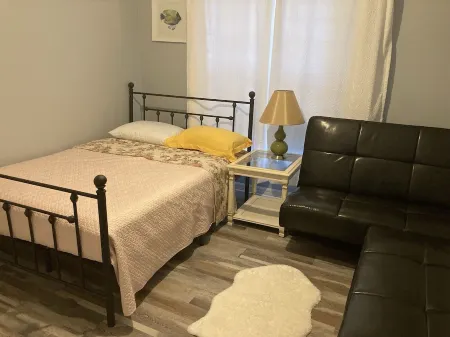 Orchid House 5 minutes from the beach