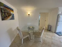 Roomy Lower 3 Bedroom West Coast Property with Pool Hotels in Mount Standfast