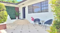 Charming Home Heart Of Miami! Sleeps 9 Close To Miami Airport & Attractions Hotels in der Nähe von Míami aquarium