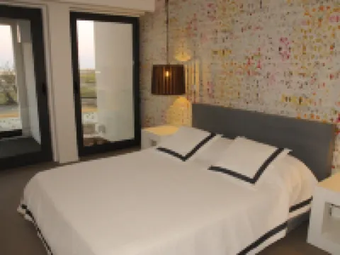 1 bedroom apartment in the Algarve overlooking the ria and the sea with garden and pool Hotels in Moncarapacho