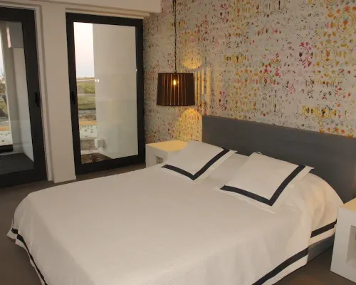 1 bedroom apartment in the Algarve overlooking the ria and the sea with garden and pool Hotels in Moncarapacho