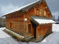 CHALET 8 BEDS DUPLEX RENOVATED RECENTLY AT THE WOLF Hôtels à : Agnières-en-Dévoluy