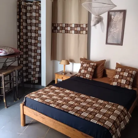 Somone: large air-conditioned villa with swimming pool, 10 people *, between Sea and Lagoon