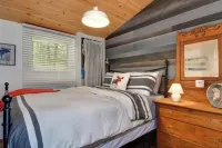 Waterfront Cottage ~ Fireplace ~ Kawartha