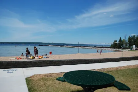 If you love water & outdoor activities this is the place for you!! Отели рядом с достопримечательностью «Заказник Хилднер-Бирс»