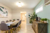 3 Bd House Near Disney/Knotts/Convention Ctr~Sleeps 10!~King Beds!