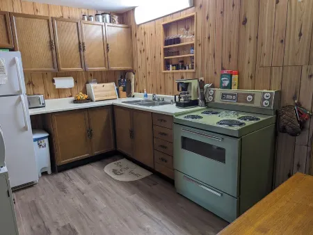 Lakefront 3 bdrm Getaway, north Muskoka near Huntsville