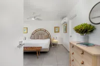 Your own beach house, private pool & pickle ball court, steps to beach.