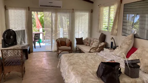 Beachfront 4 bedrooms 4 bath for a great vacation. Barra de Santiago 호텔