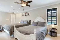 Heated Pool, 3-bedroom Home with WiFi in Clearwater