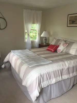 Cozy lake house minutes to Craigville Beach Hotels in Centerville