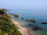 Beach House with Large Garden (Seaside Paradise Vasto) Hotele w: Vasto