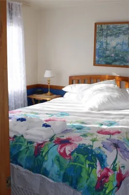 Delightful home away from home...comfortable, warm and beautiful gardens.