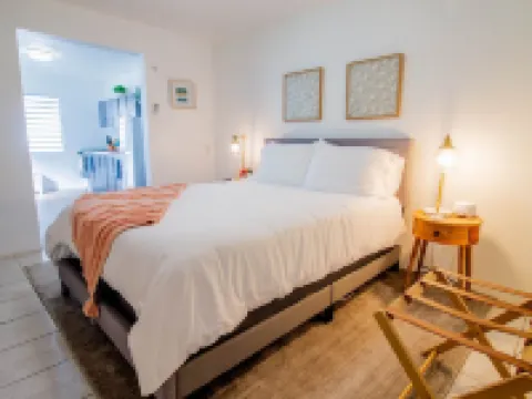 Quiet cozy 1 bedroom 1 bathroom just 2 blocks from beautiful beaches! Hotels in Arecibo
