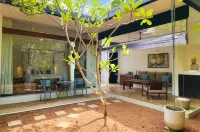 Calamansi Cove Villas Hotels near Naiduwa