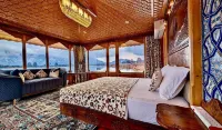 New Jacquline Heritage Houseboats