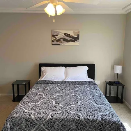 Lovely 2 bedroom w/ 2 bathroom cozy & clean rental
