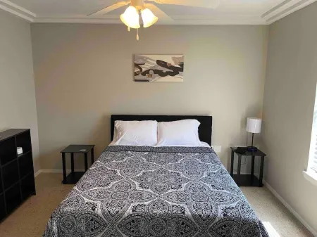 Lovely 2 bedroom w/ 2 bathroom cozy & clean rental