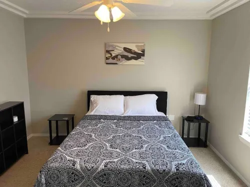 Lovely 2 bedroom w/ 2 bathroom cozy & clean rental
