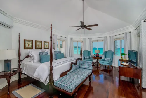 Beautiful Beachfront Villa in a Gated Community, Private Pool/Bar, Fully Staffed