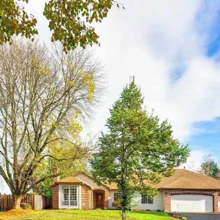Near Shops & Cafes: Beaverton Haven w/ Luxe Decor!