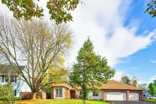 Near Shops & Cafes: Beaverton Haven w/ Luxe Decor! - Badekar