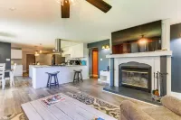Indian Lake Vacation Rental w/ Fire Pit & Sauna - 3 stjerner