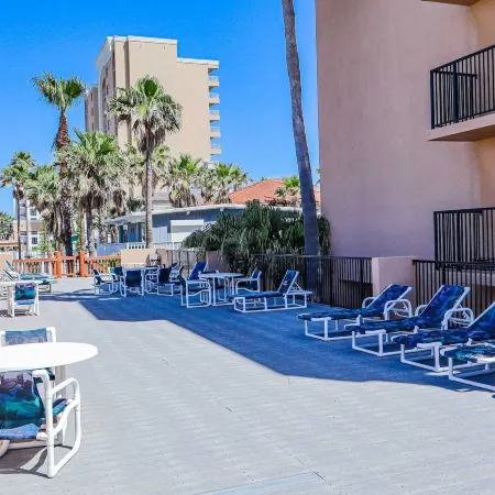 Seagull 101 Minium 3 Bedroom Condo by RedAwning