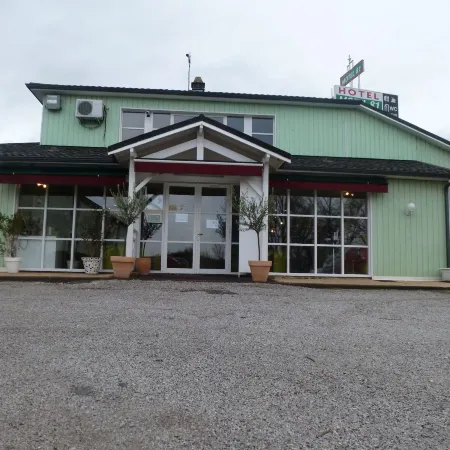 Le 81 Hotel