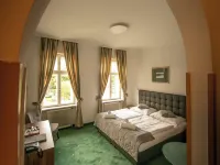 Hotel Bergwirt Schonbrunn Отели рядом с достопримечательностью «13. Хитцинг»