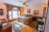1899 Inn - Mountain view