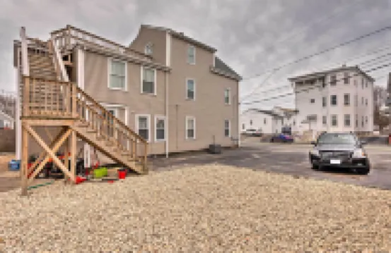 Cozy Third-Story Apartment in Dtwn Brockton!