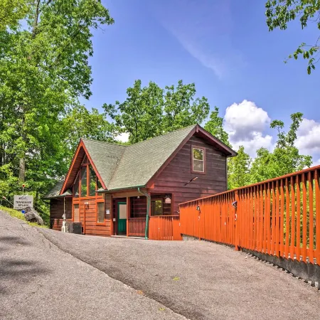 Saltwater Pool and Mtn-View Deck Pigeon Forge Cabin