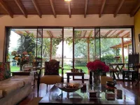 Casa del Viajero Hotels in Pifo