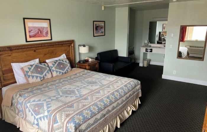 Four Corners Inn