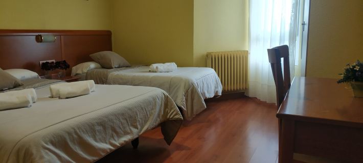 Hostal Restaurante Iruñako Hotels in Burgos
