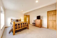 97A Exceptional Views, 4 Br, Central Location by RedAwning