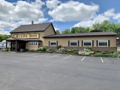 Fred's Inn Restaurant & Lodging
