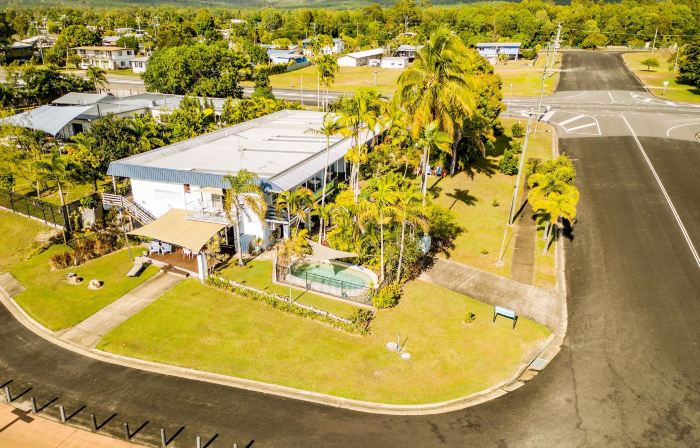 Cardwell Beachfront Motel