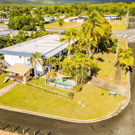 Cardwell Beachfront Motel
